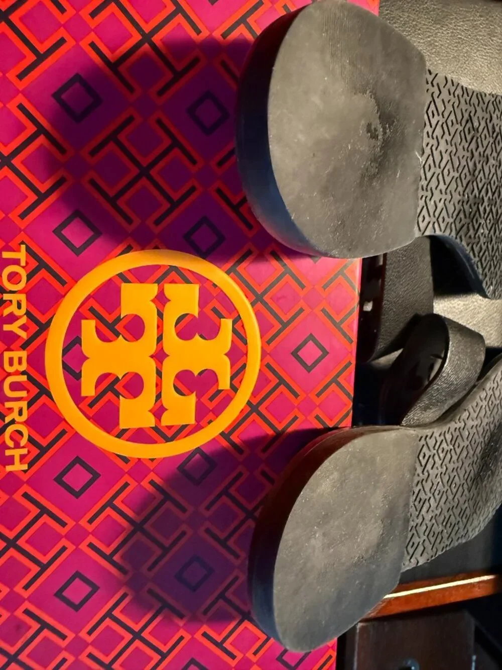 Tory Burch Louisa Leather Thong Sandal in Blackj, SZ 7.5 - Picture 5 of 5